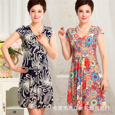 興輪服裝商行 中老年女裝連衣裙批發(fā)熱銷，夏季寬松媽媽裝優(yōu)選